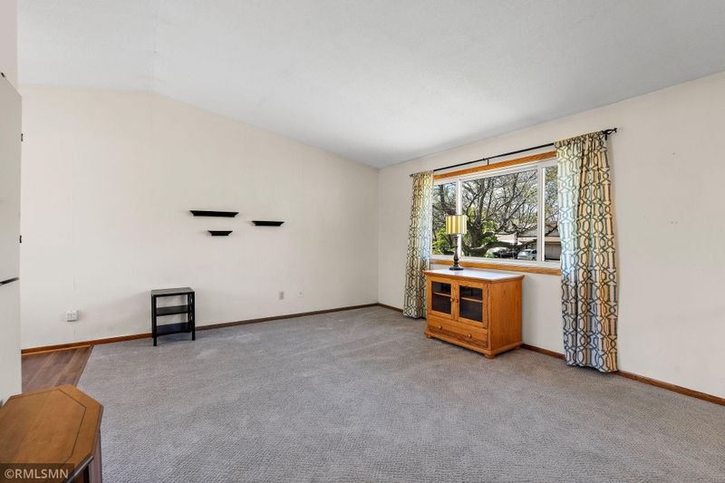 3220 Marlin Ave, Vadnais Heights, MN 55127