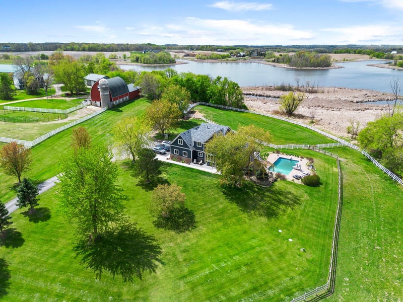 8665 Pioneer Trl, Loretto, MN 55357