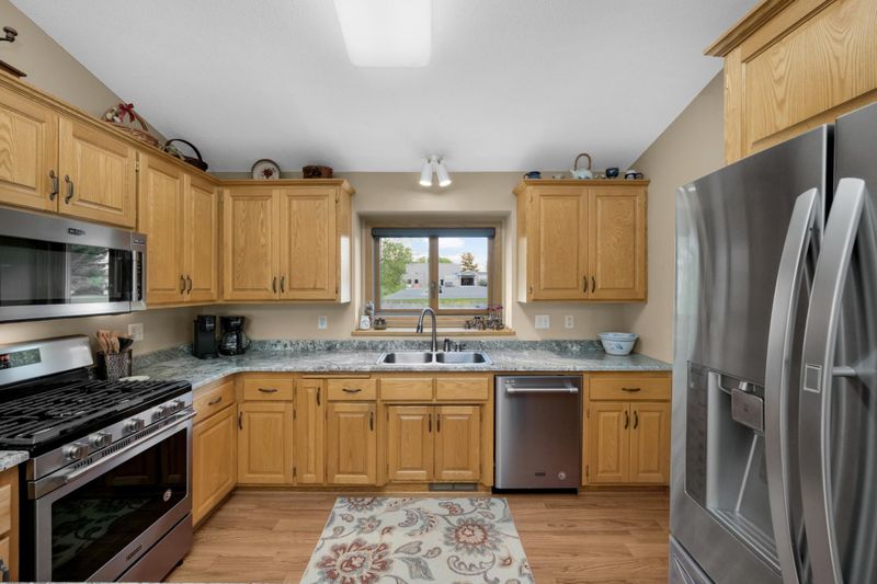 7901 15th St N, Oakdale, MN 55128