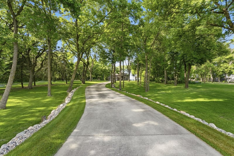1703 S Le Homme Dieu Dr NE, Alexandria, MN 56308