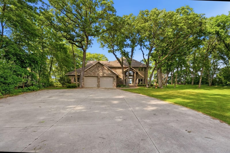 1703 S Le Homme Dieu Dr NE, Alexandria, MN 56308
