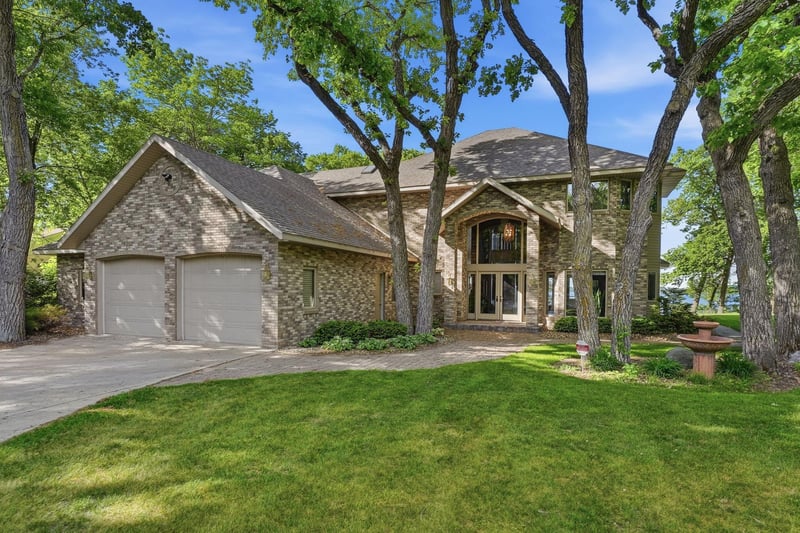 1703 S Le Homme Dieu Dr NE, Alexandria, MN 56308