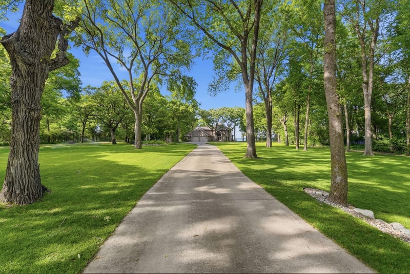 1703 S Le Homme Dieu Dr NE, Alexandria, MN 56308