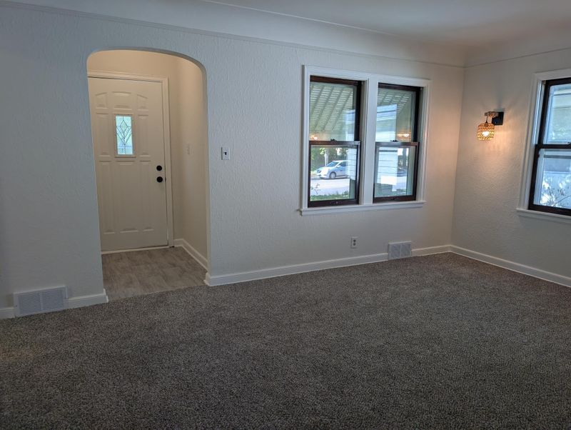 1111 Maryland Ave E, Saint Paul, MN 55106