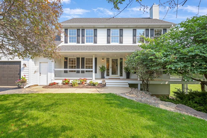 22412 Wagon Wheel Trl, Lakeville, MN 55044