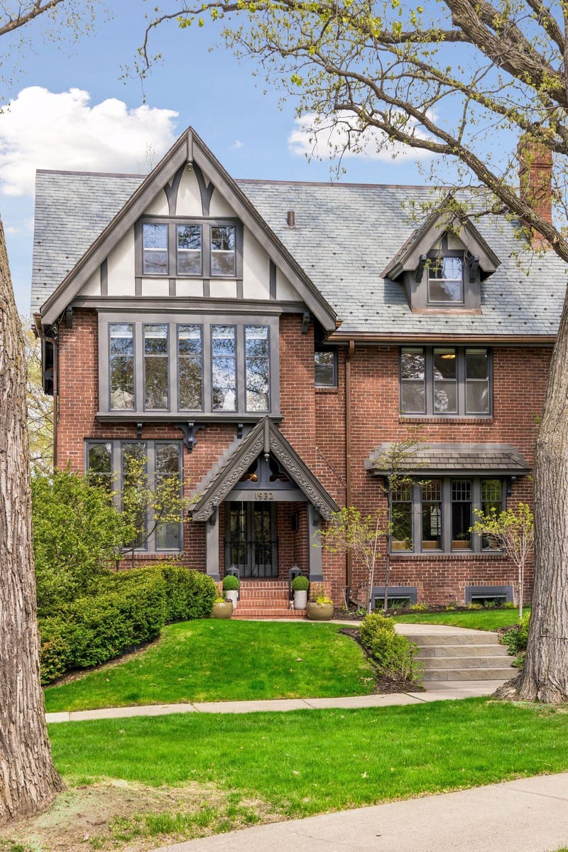 1932 Kenwood Pw, Minneapolis, MN 55405