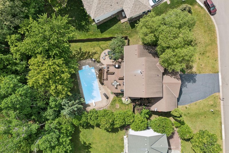 2478 Timber Ct E, Maplewood, MN 55119