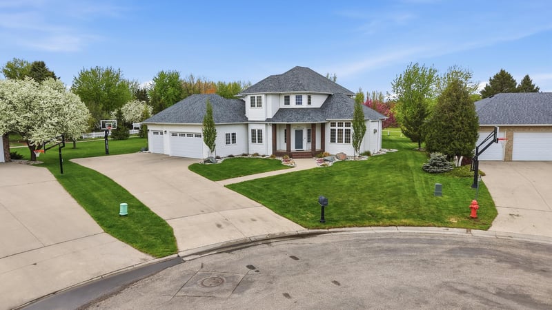 274 44th Ave S, Moorhead, MN 56560