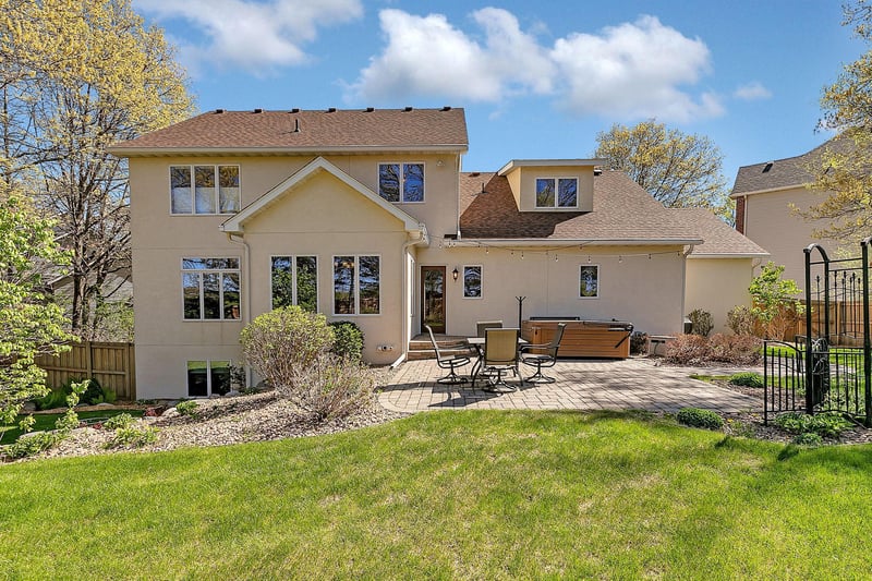 1010 Eveningstar Ct, Sartell, MN 56377