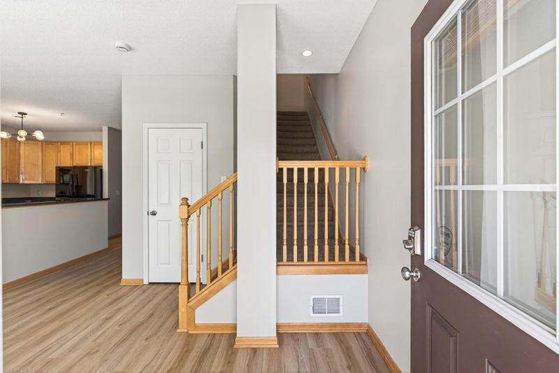 1240 County Road D E #10, Maplewood, MN 55109