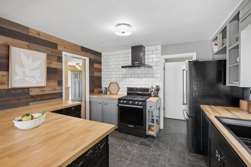 6788 Cedar St, North Branch, MN 55056