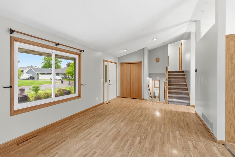 1667 Knights Dr, North Mankato, MN 56003