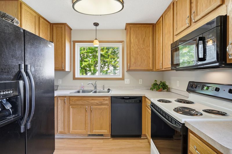 15529 Flyboat Ln, Apple Valley, MN 55124