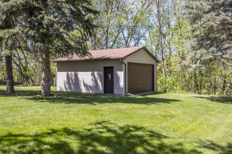 100 Stony Creek Cir, Mankato, MN 56001