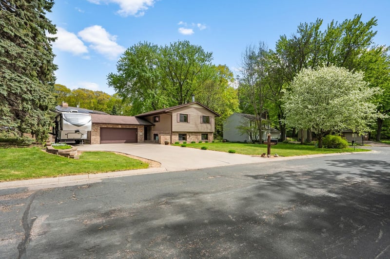 2850 Pheasant Cir, Mound, MN 55364