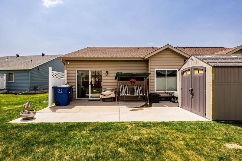 992 33rd St S, Moorhead, MN 56560