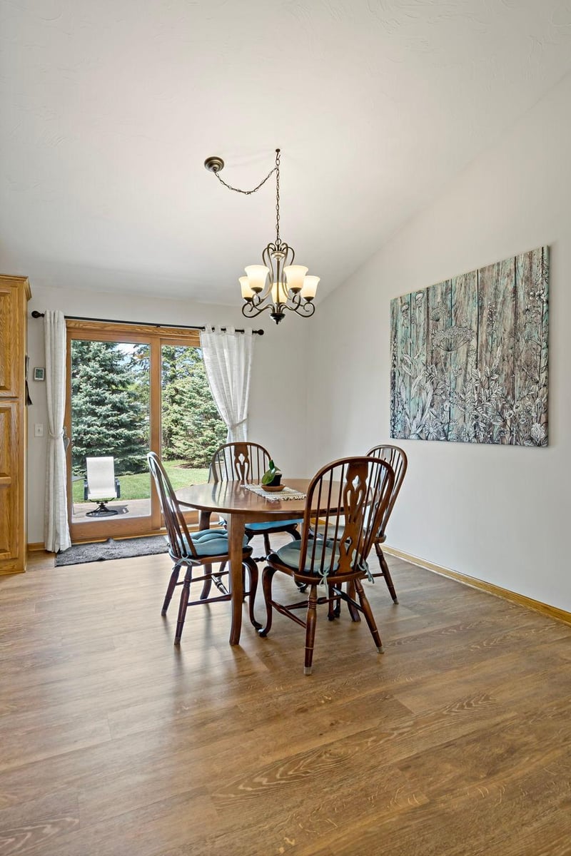 605 Turner Dr, Henderson, MN 56044