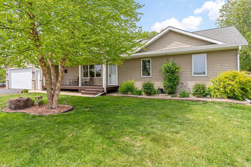 605 Turner Dr, Henderson, MN 56044