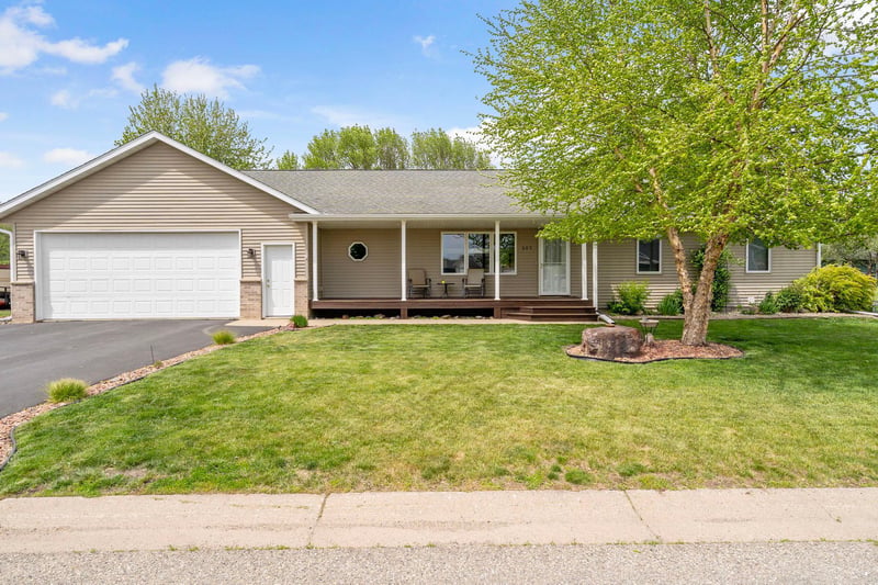 605 Turner Dr, Henderson, MN 56044