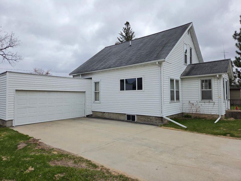 516 4th St SE, Deer River, MN 56636