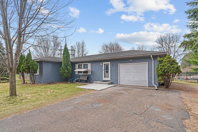 811 Page St SW, Isanti, MN 55040