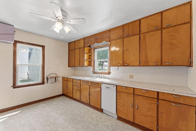 509 1st St N, Hopkins, MN 55343