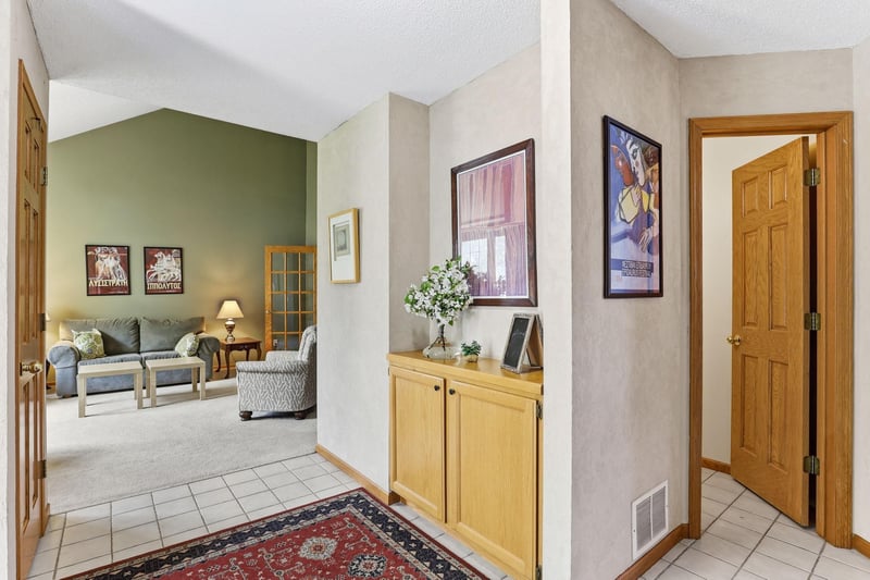 8777 Cottonwood Ln, Eden Prairie, MN 55347