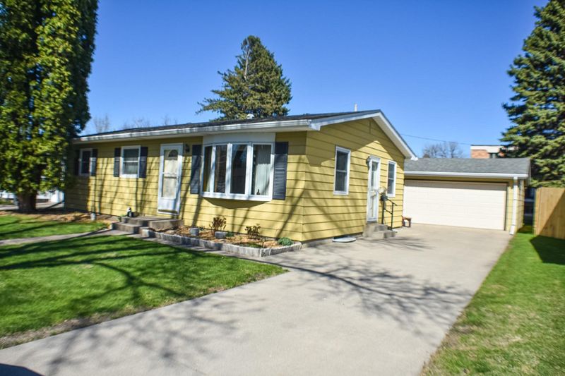 1410 19 1/2 St S, Moorhead, MN 56560