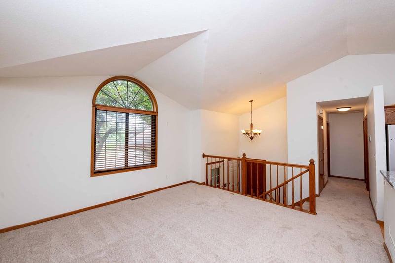 1449 Aretz Ct, Victoria, MN 55386