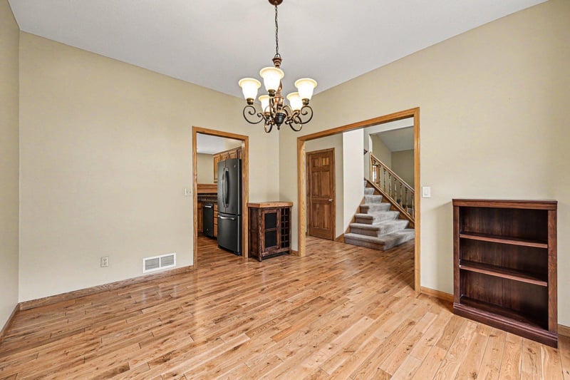 1452 Golf View Dr, River Falls, WI 54022