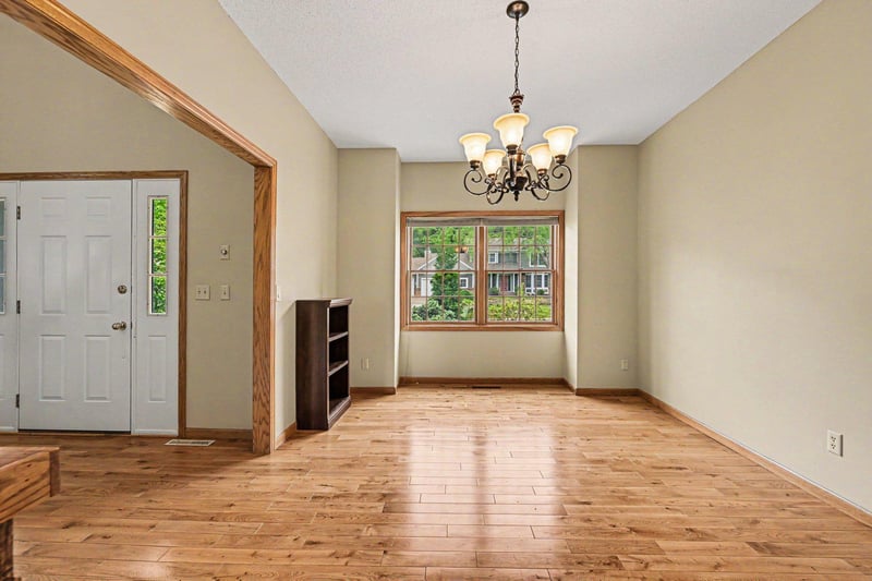 1452 Golf View Dr, River Falls, WI 54022