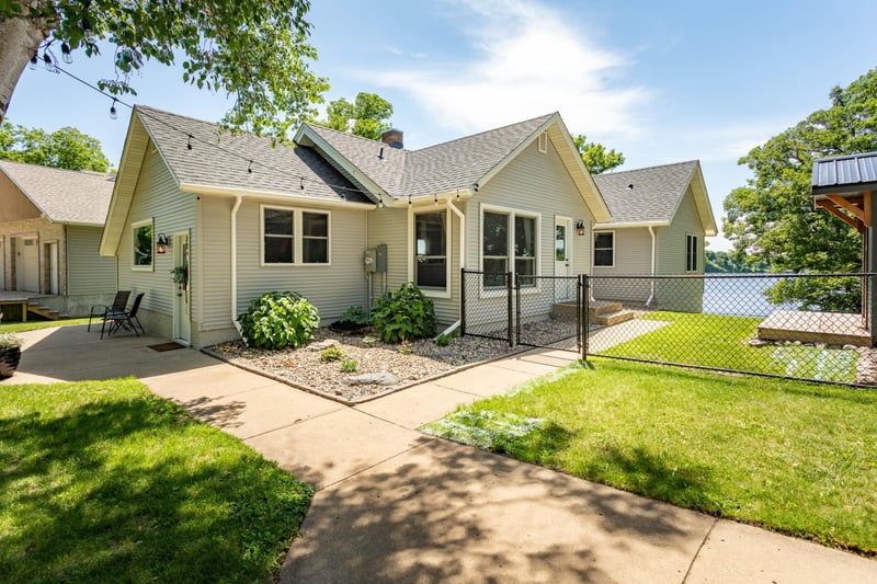 524 E Lake Cowdry Rd NW, Alexandria, MN 56308