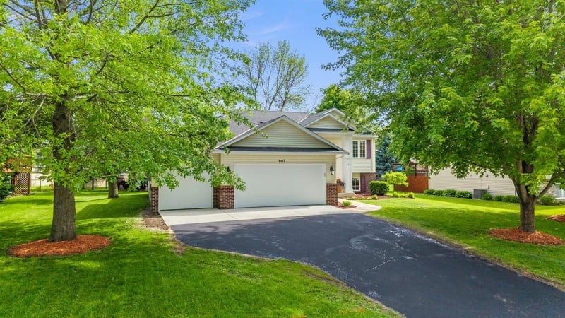 907 Deer Ridge St NW, Lonsdale, MN 55046