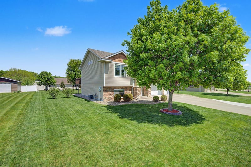 401 10th St SE, Freeport, MN 56331