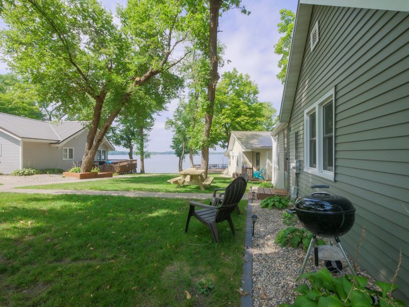 1321 S Darling Dr NW, Alexandria, MN 56308