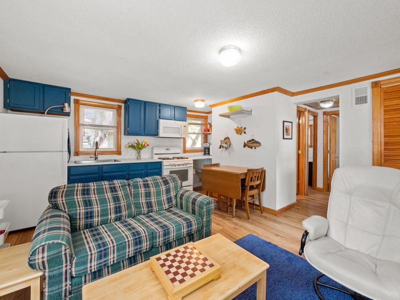 1321 S Darling Dr NW, Alexandria, MN 56308