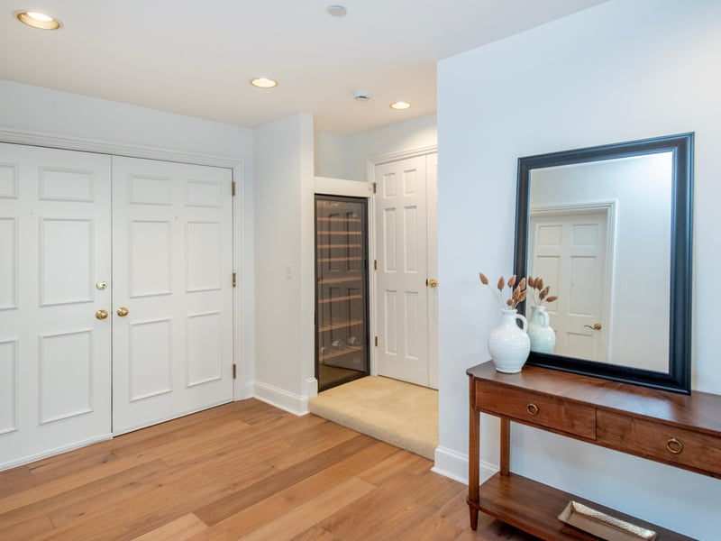 59 4th St W #23C, Saint Paul, MN 55102
