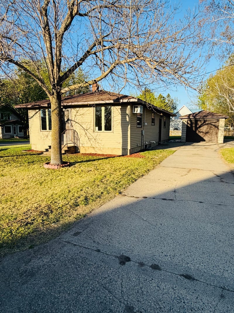 430 Western St, New Munich, MN 56356