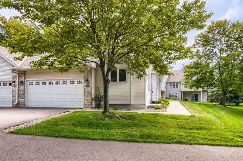834 Wescott Sq, Eagan, MN 55123