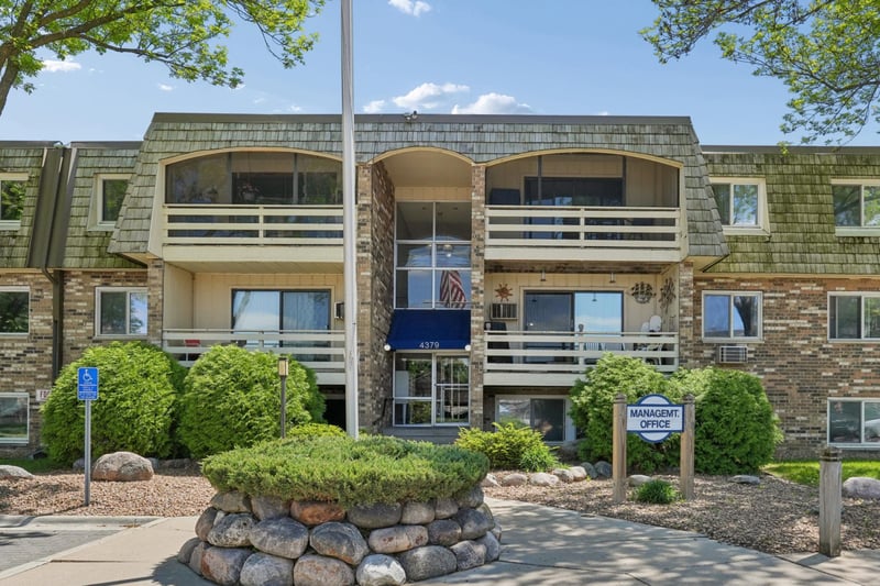 4379 Wilshire Blvd #208, Mound, MN 55364