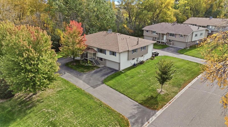 6838 Sandlewood Rd, Woodbury, MN 55125