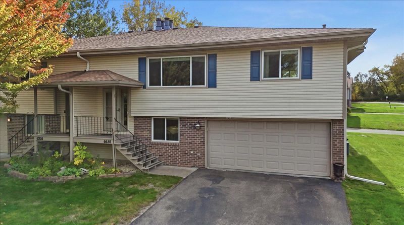 6838 Sandlewood Rd, Woodbury, MN 55125