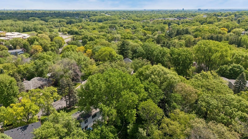 6533 Navaho Trl, Edina, MN 55439