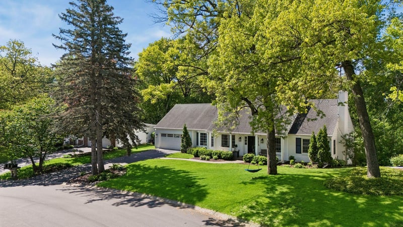 6533 Navaho Trl, Edina, MN 55439