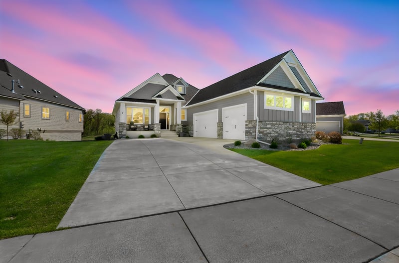 1945 Annika Dr N, Lake Elmo, MN 55042