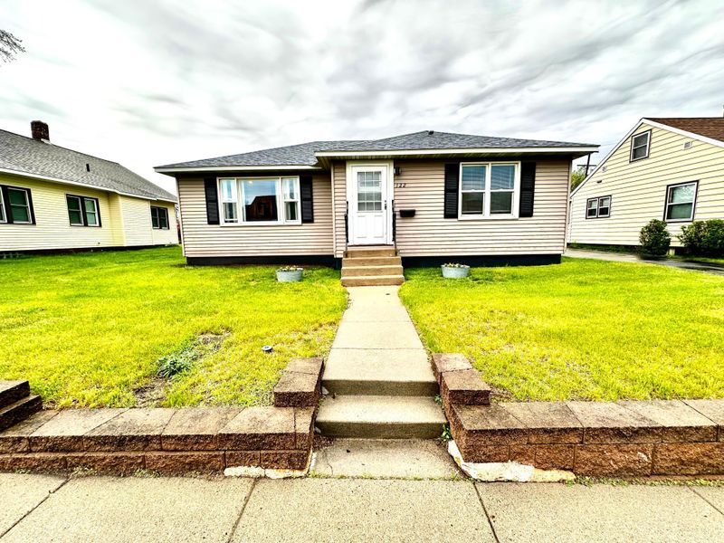 122 Sinclair Lewis Ave, Sauk Centre, MN 56378