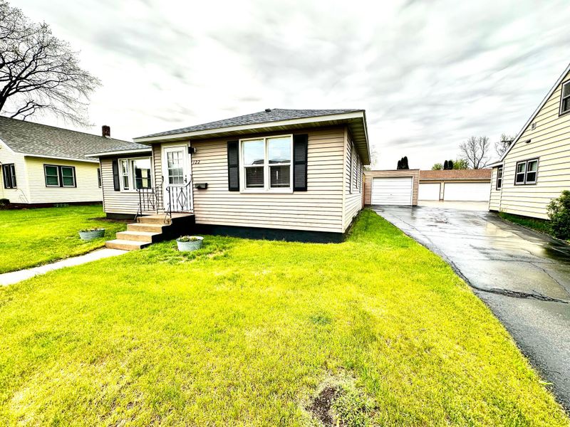 122 Sinclair Lewis Ave, Sauk Centre, MN 56378