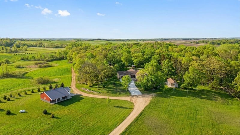 21033 125th St NW, Sunburg, MN 56289