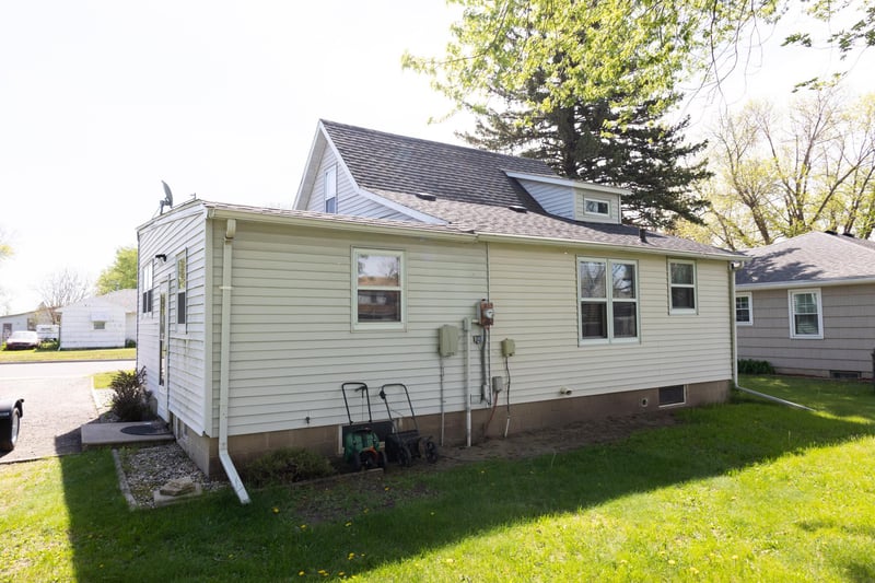 804 Redding Ave, Windom, MN 56101