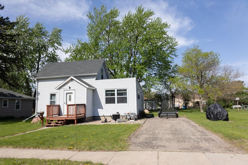 804 Redding Ave, Windom, MN 56101